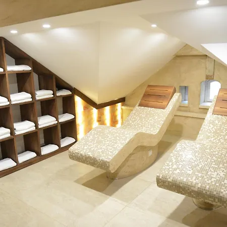 ホテル Emilia Lux 4*