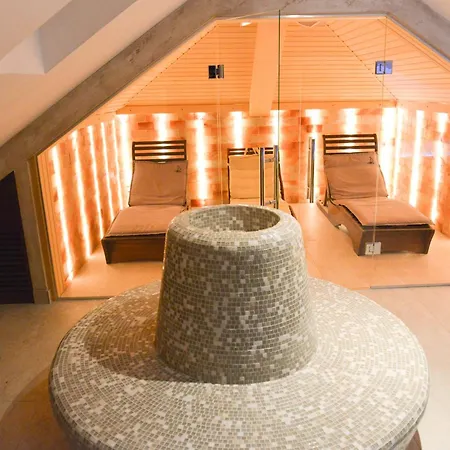 Emilia Lux Hotel 4*