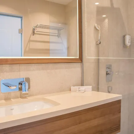 Emilia Lux ホテル 4*